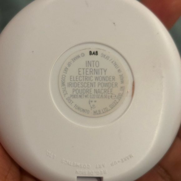 Iridescent Powder New & Limited Edition!  MAC - Picture 3 of 3